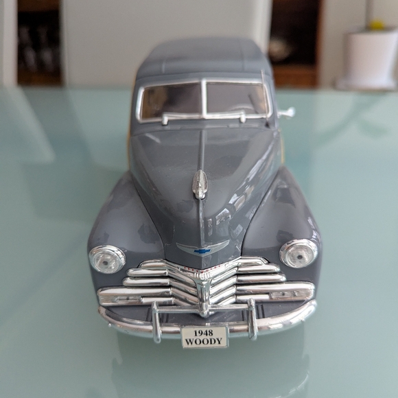 Maisto 1948 Chevrolet Fleetmaster Woody Wagon 1/18 Scale Die Cast Model Car - Picture 3 of 10